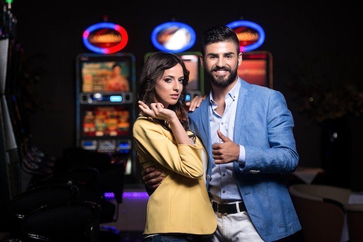 Layar pembayaran Three Card Poker menampilkan struktur hadiah untuk Pair Plus dan Ante Bonus